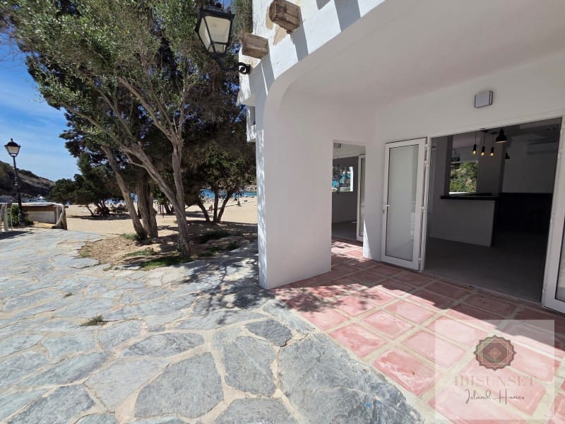 Commercieel te koop in Cala Vadella - € 1.320.000 (Ref: 9890296)