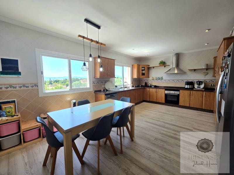 5 slaapkamer Villa te koop in Son Ferriol met zwembad garage - € 1.190.000 (Ref: 9916888)