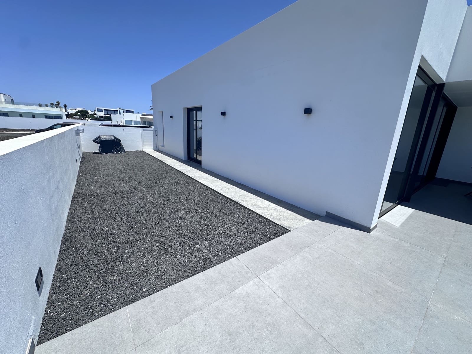3 bedroom Townhouse for sale in Costa Teguise with pool garage - € 880,000 (Ref: 10027594)