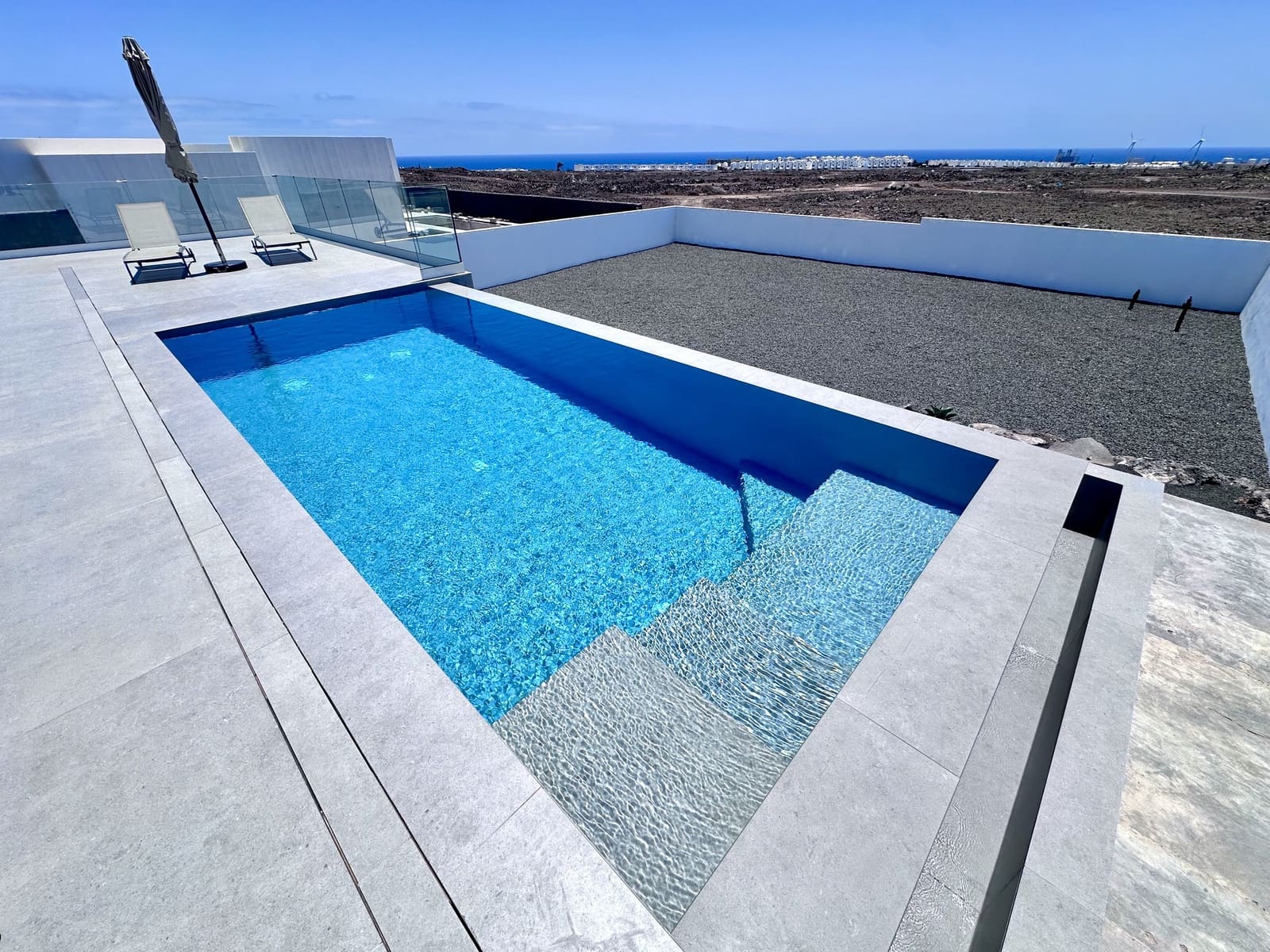 3 bedroom Townhouse for sale in Costa Teguise with pool garage - € 880,000 (Ref: 10027594)
