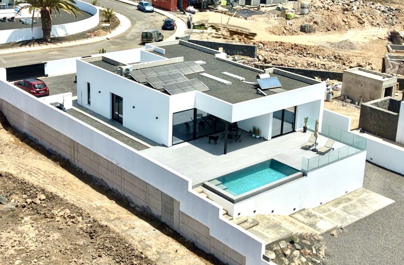 3 Zimmer Villa zu verkaufen in Costa Teguise mit Pool Garage - 880.000 € (Ref: 10027594)