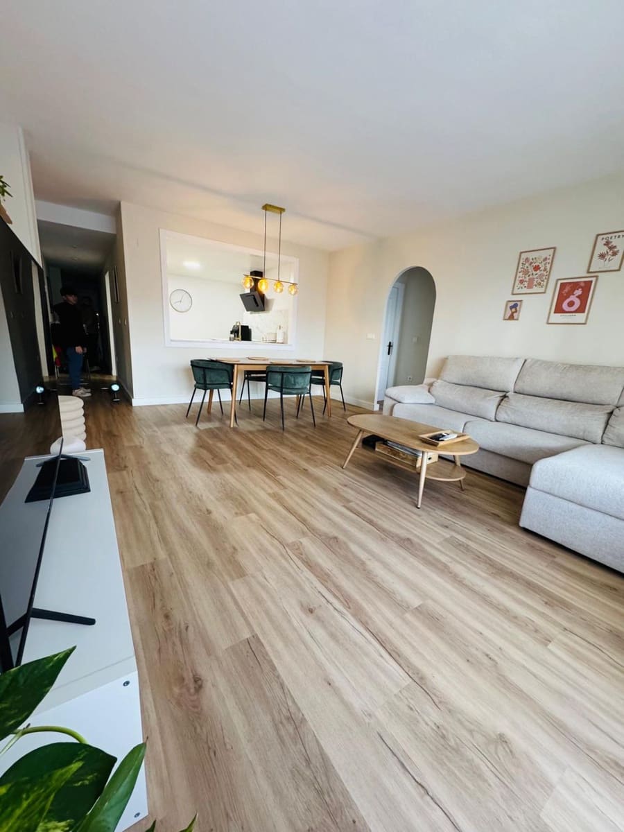 4 bedroom Flat for sale in El Campello with garage - € 289,000 (Ref: 9737984)