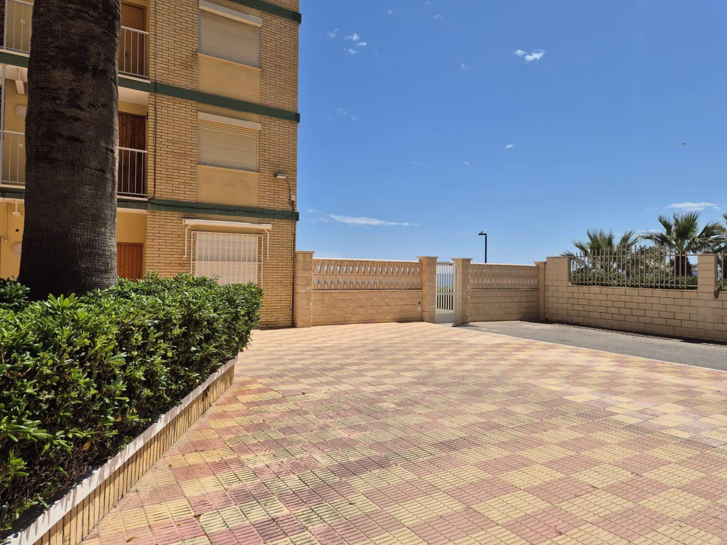2 bedroom Flat for sale in El Campello with garage - € 289,000 (Ref: 9824704)