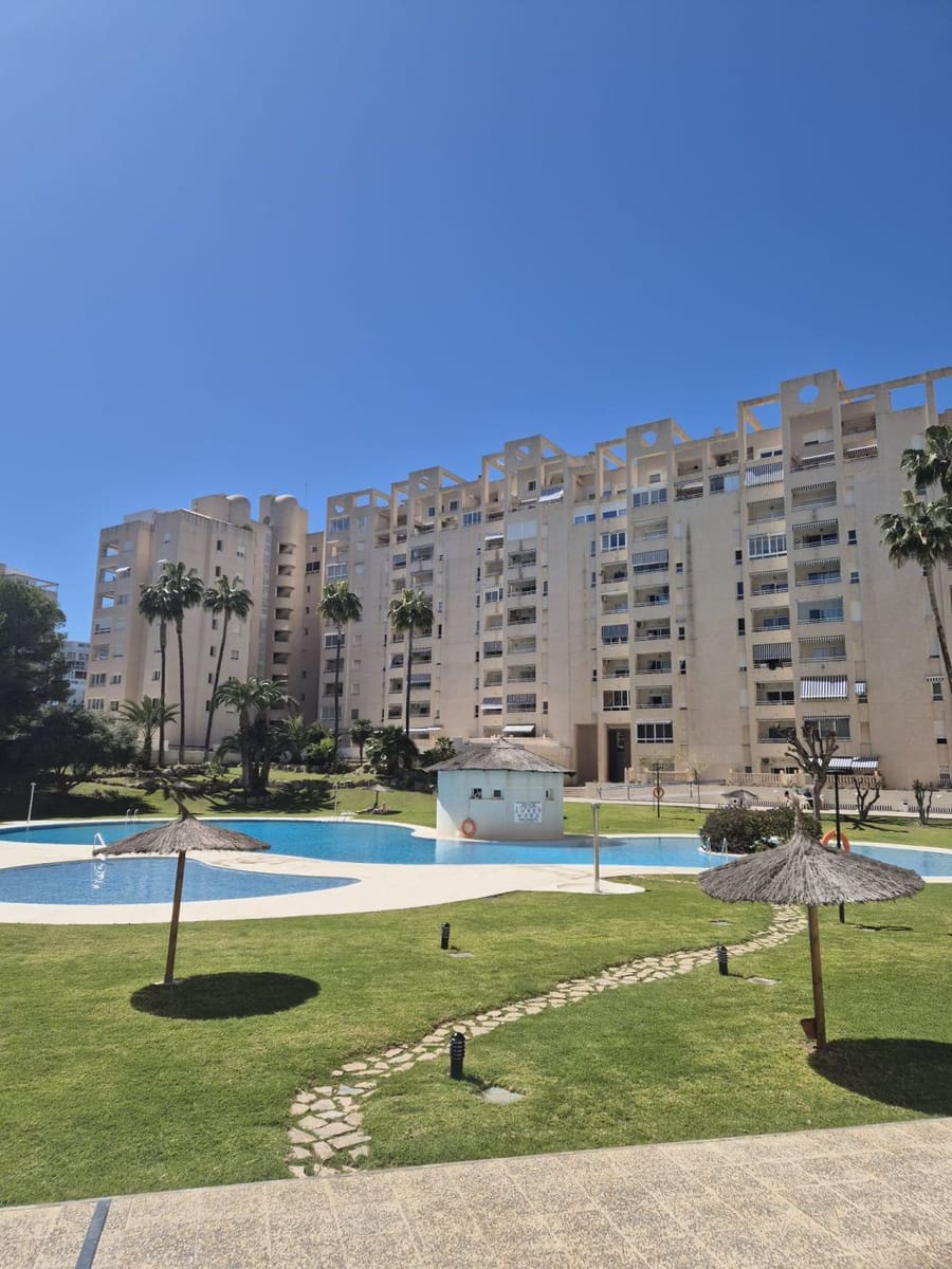 3 bedroom Flat for sale in El Campello with garage - € 345,000 (Ref: 9824705)