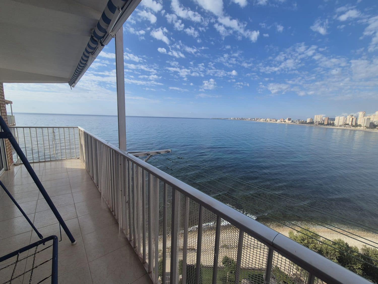 2 bedroom Flat for sale in El Campello - € 385,000 (Ref: 9848998)