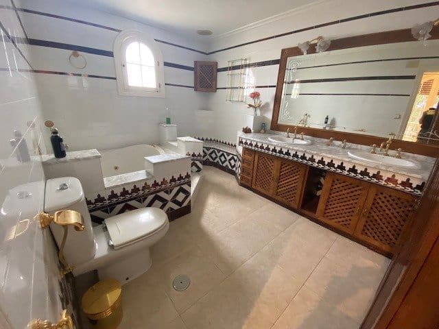5 quarto Moradia para venda em Matola com piscina garagem - 462 000 € (Ref: 9367832)