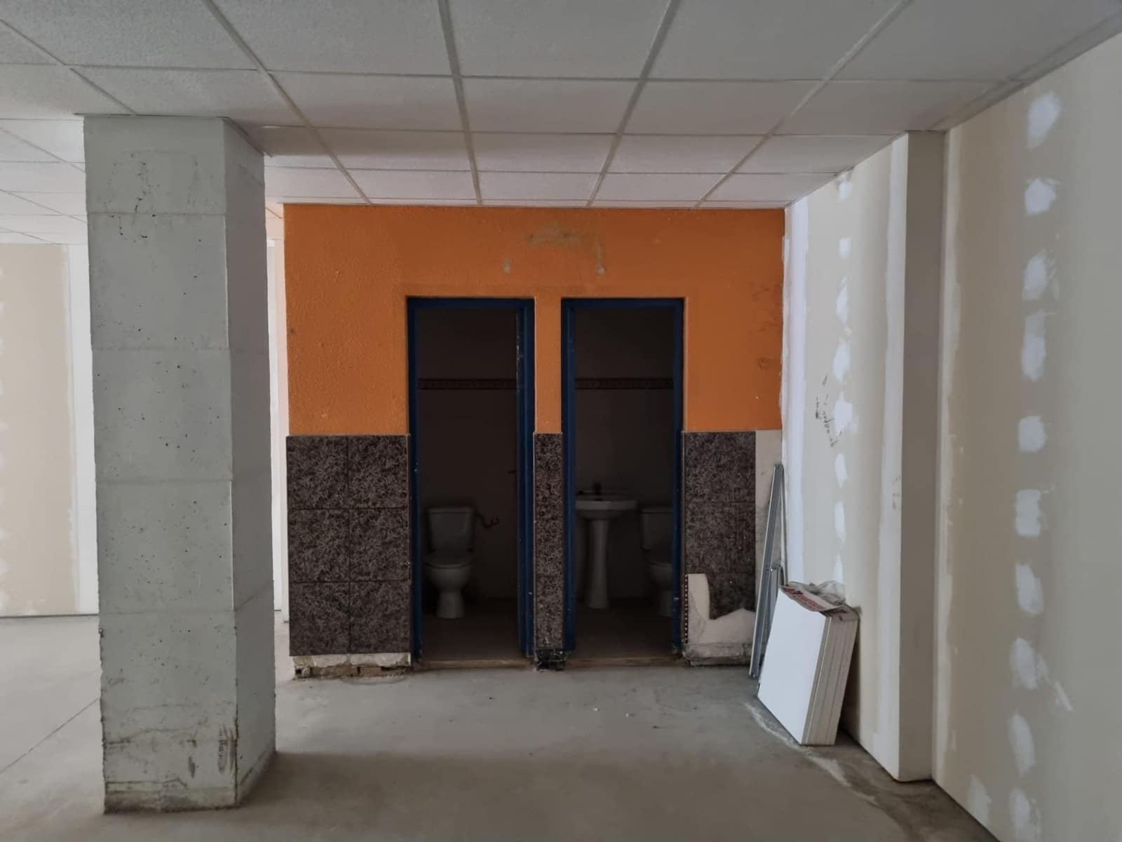 Kaupallinen myytävänä paikassa Elche / Elx - 98 000 € (Ref: 9367834)