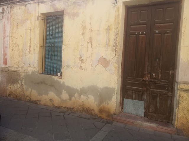 3 bedroom Townhouse for sale in Elche / Elx - € 80,000 (Ref: 9367842)