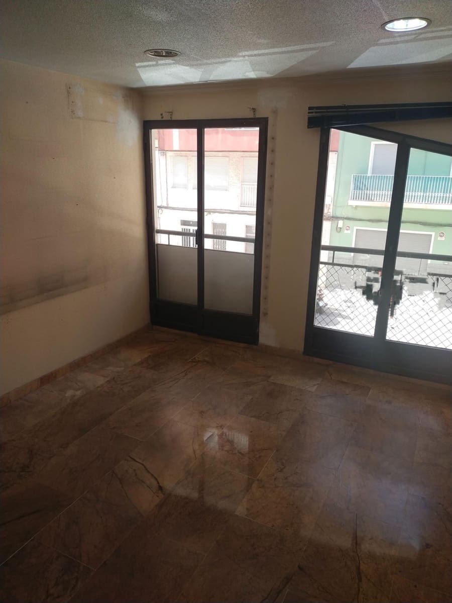 3 bedroom Commercial for rent in Elche / Elx - € 450 (Ref: 9367843)