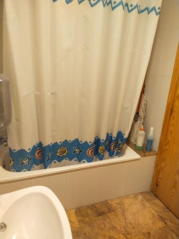 3 makuuhuone Kaupallinen vuokrattavana paikassa Elche / Elx - 450 € (Ref: 9367843)