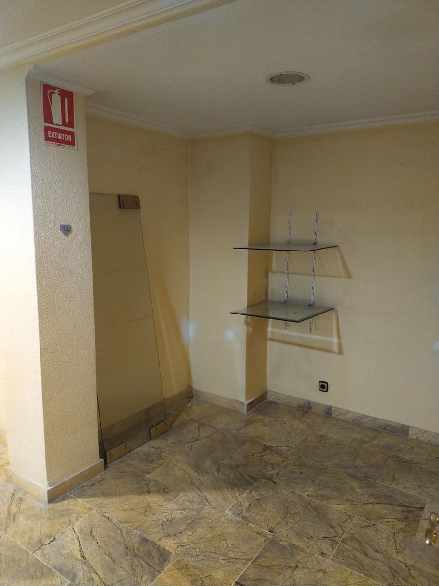 3 bedroom Commercial for rent in Elche / Elx - € 450 (Ref: 9367843)