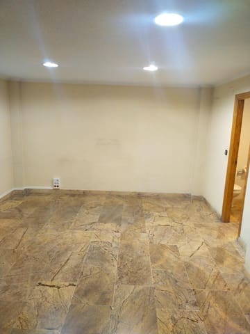 3 makuuhuone Kaupallinen vuokrattavana paikassa Elche / Elx - 450 € (Ref: 9367843)