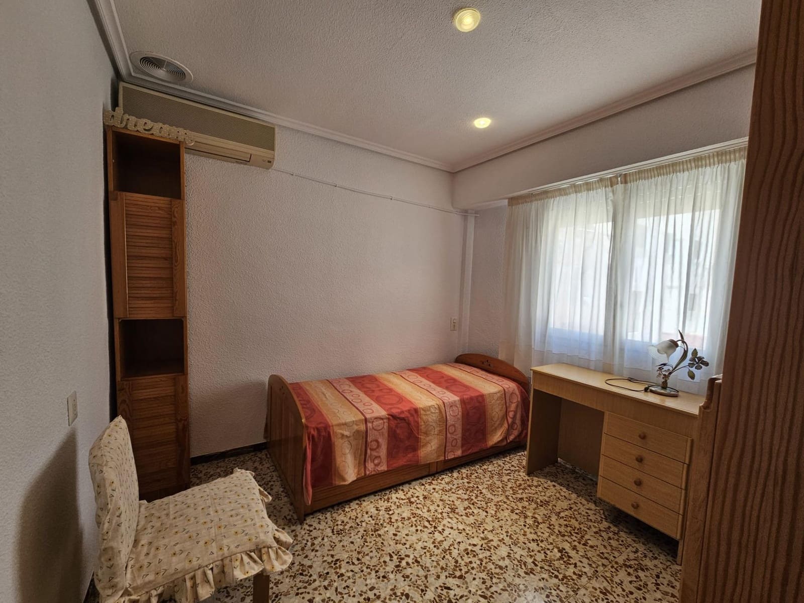 3 soveværelse Lejlighed til leje i Elche / Elx - € 900 (Ref: 9367860)