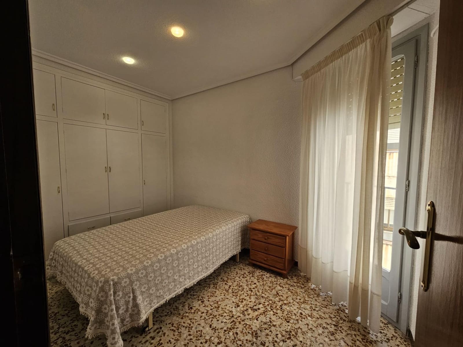 3 soveværelse Lejlighed til leje i Elche / Elx - € 900 (Ref: 9367860)