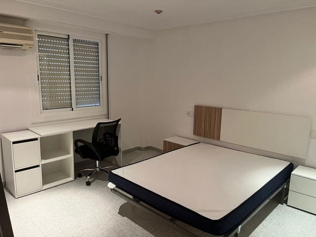 Appartement de 4 chambres à louer à Altabix, Elche / Elx - 320 € (Ref: 9367862)