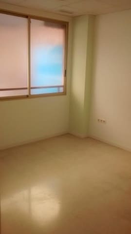 Erhverv til leje i Elche / Elx - € 700 (Ref: 9367885)