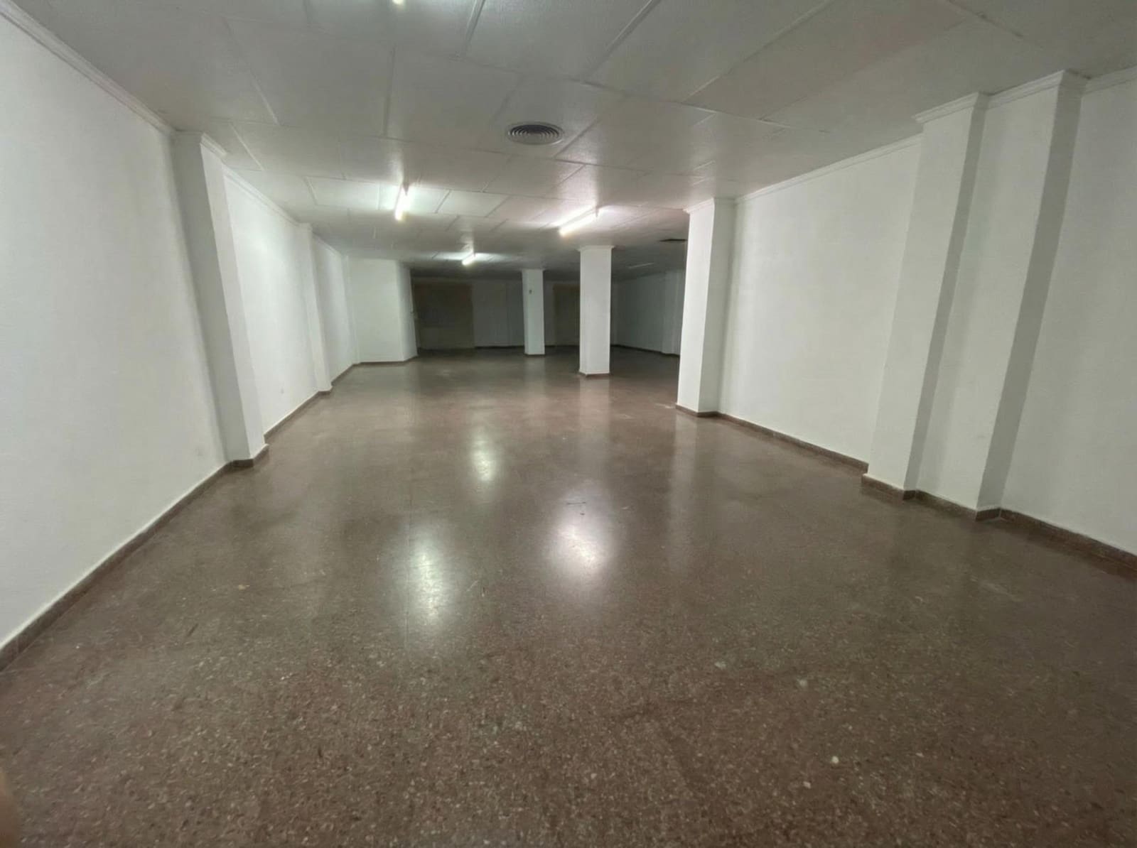 Comercial para venda em Elche / Elx - 130 000 € (Ref: 9367895)