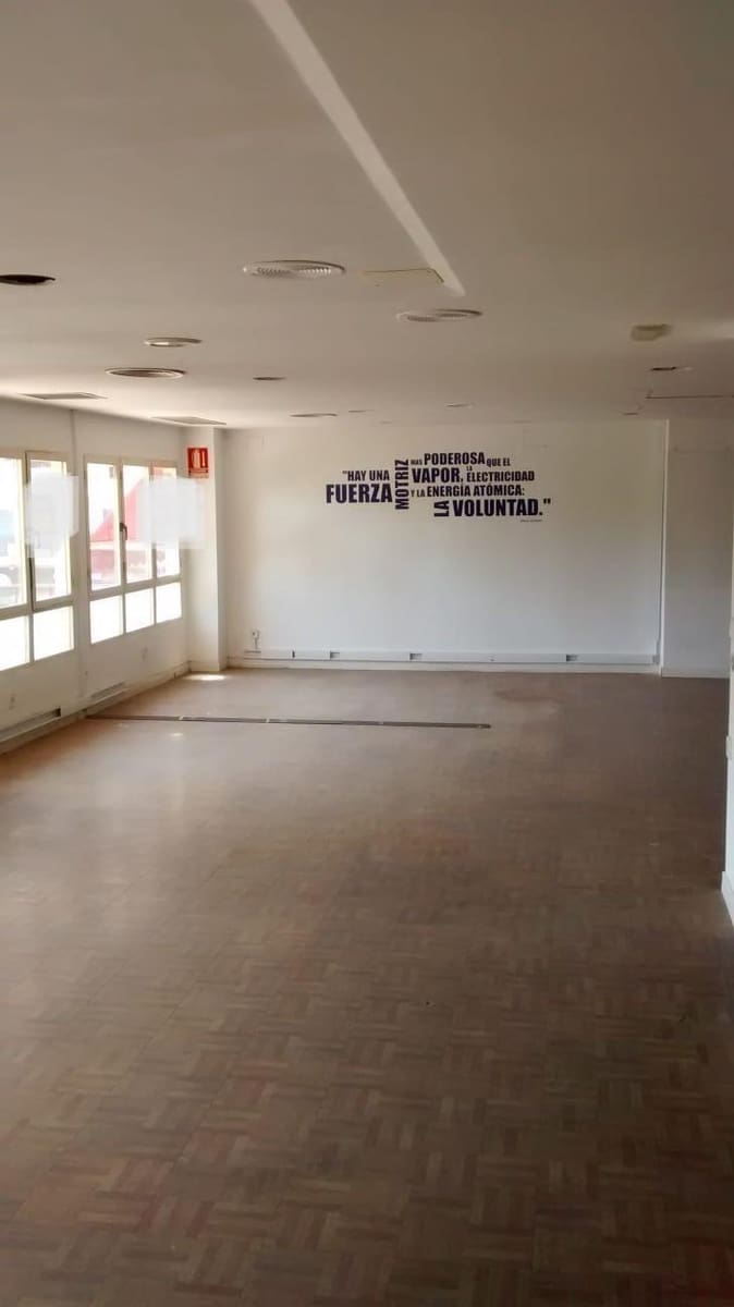 Local Commercial de 1 chambre à louer à Elche / Elx - 700 € (Ref: 9367896)