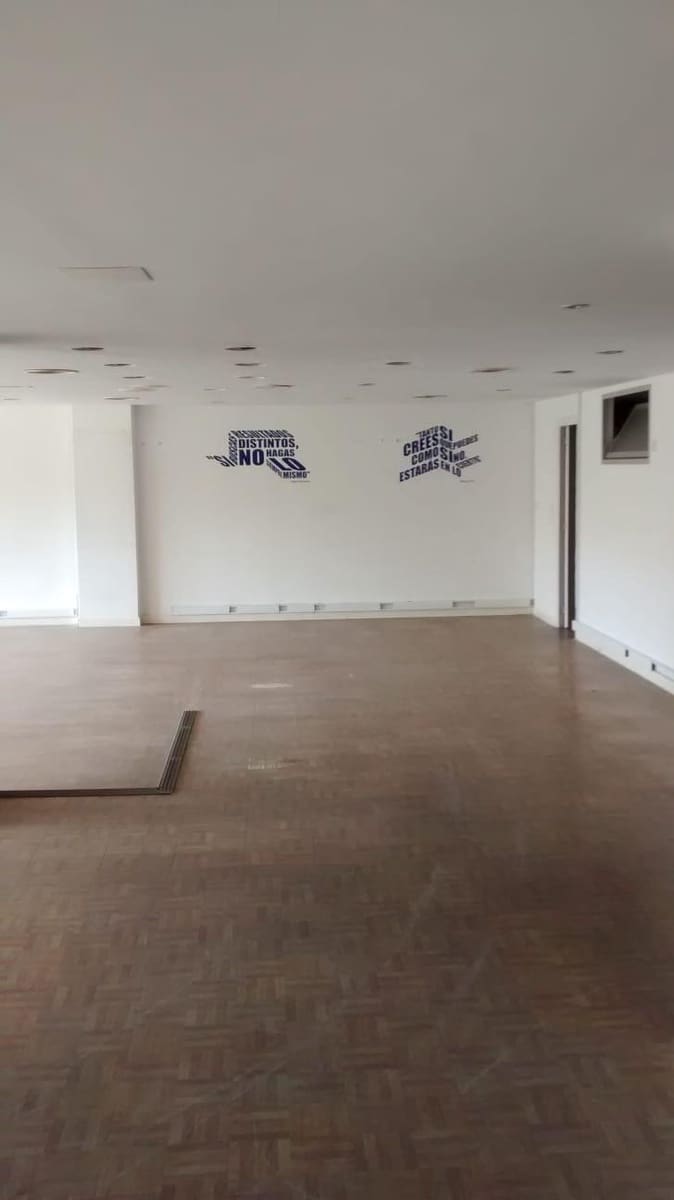 Local Commercial de 1 chambre à louer à Elche / Elx - 700 € (Ref: 9367896)