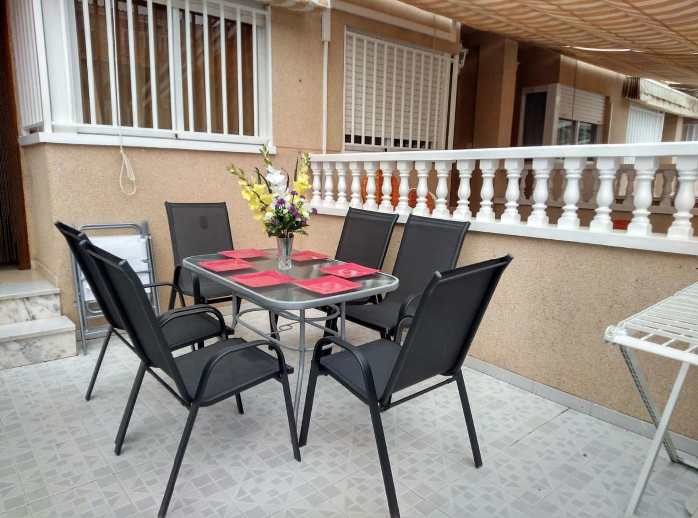 Bungalow de 4 habitaciones en Santa Pola en alquiler vacacional con piscina - 560 € (Ref: 9367897)