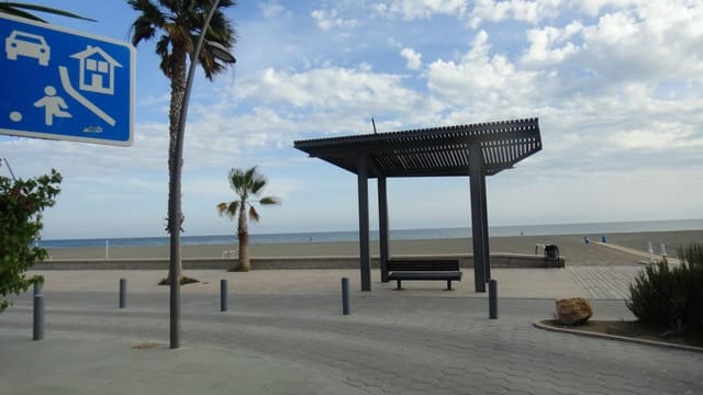 Bungalow de 4 habitaciones en Santa Pola en alquiler vacacional con piscina - 560 € (Ref: 9367897)