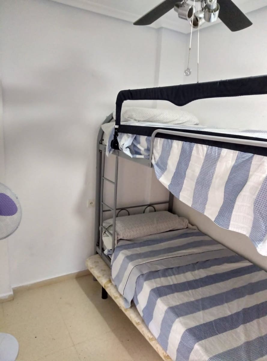 Bungalow de 4 habitaciones en Santa Pola en alquiler vacacional con piscina - 560 € (Ref: 9367897)