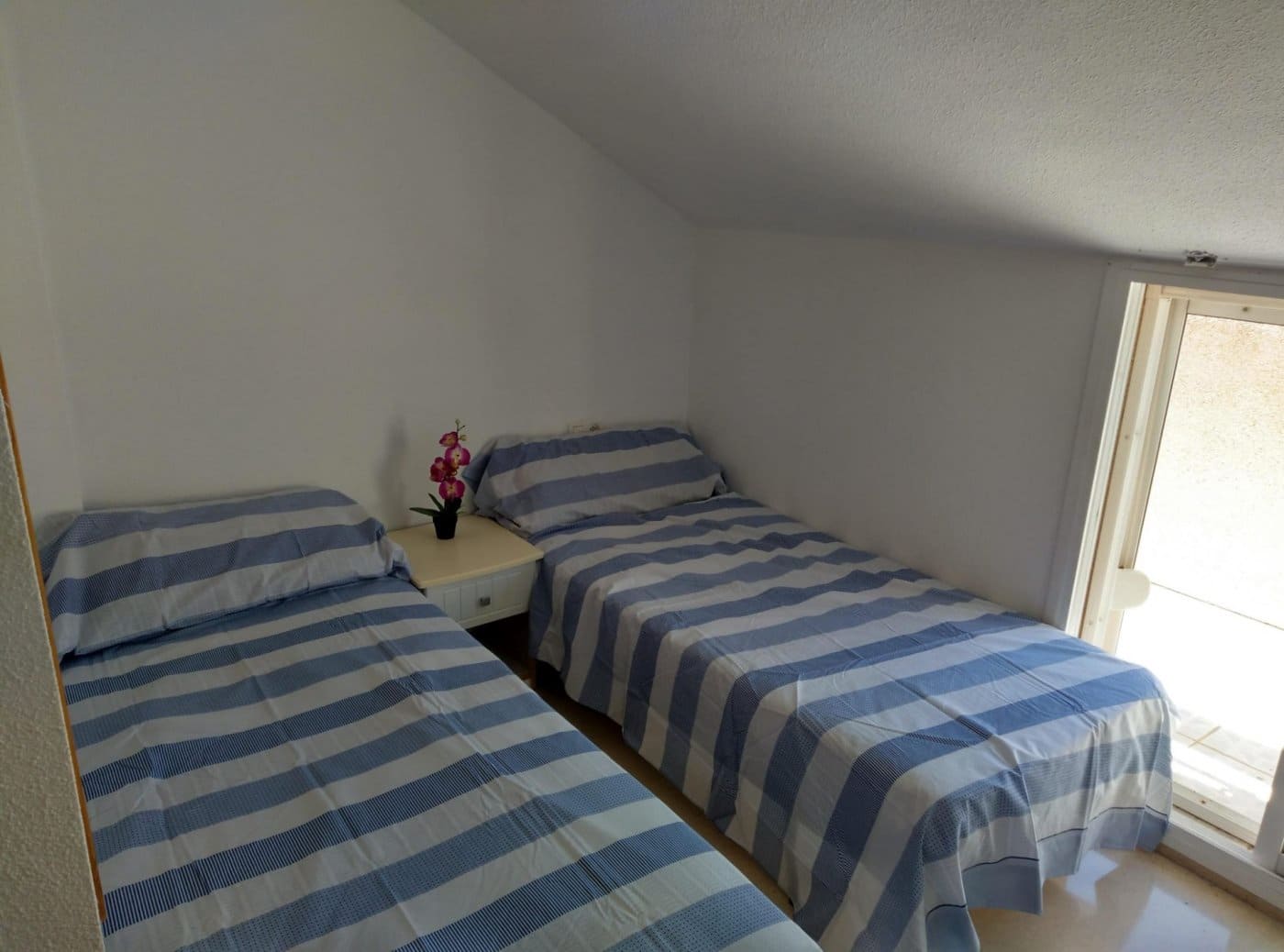 Bungalow de 4 habitaciones en Santa Pola en alquiler vacacional con piscina - 560 € (Ref: 9367897)