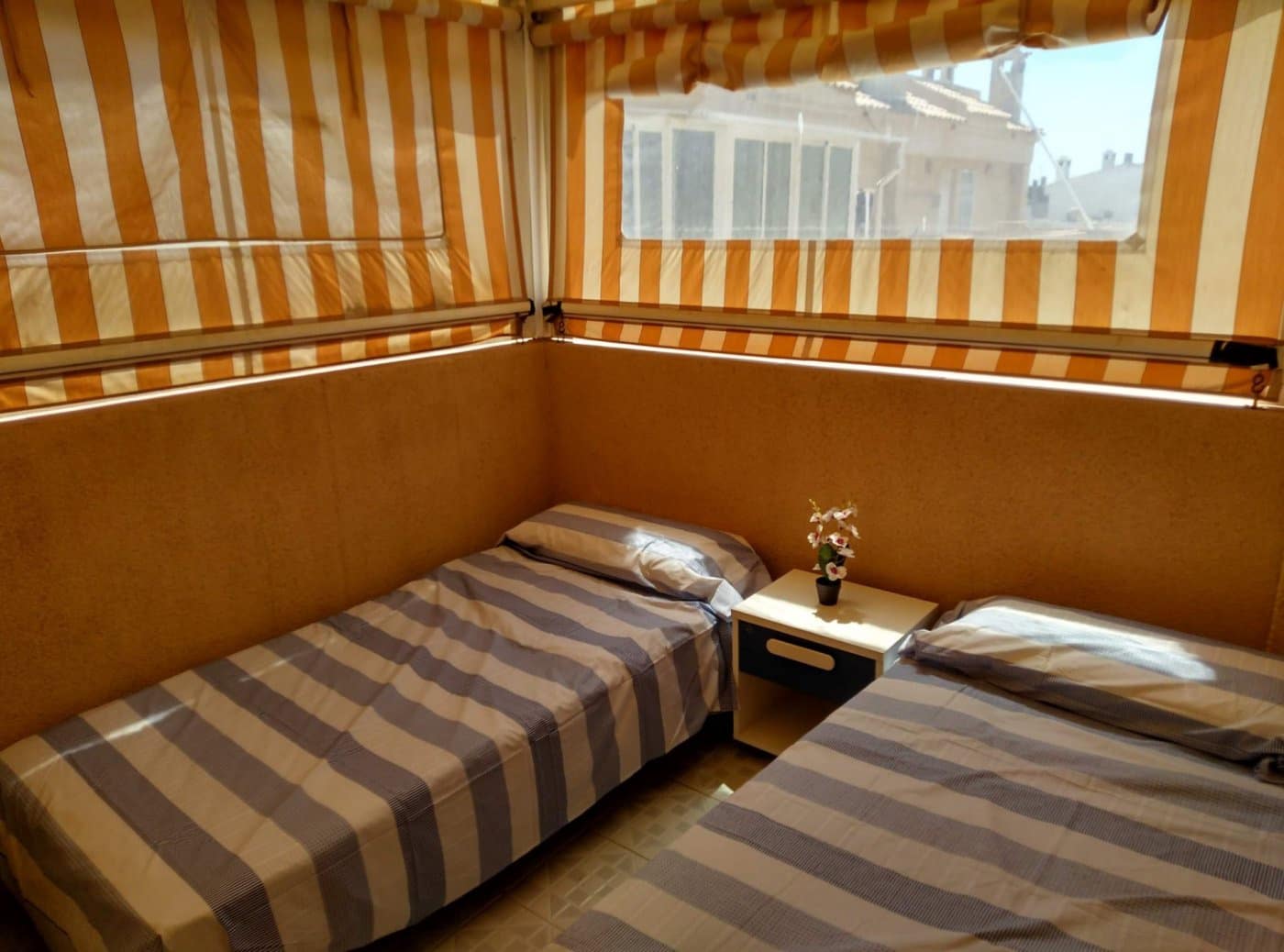 Bungalow de 4 habitaciones en Santa Pola en alquiler vacacional con piscina - 560 € (Ref: 9367897)