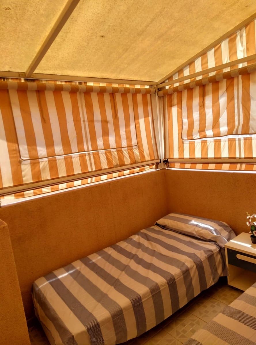 Bungalow de 4 habitaciones en Santa Pola en alquiler vacacional con piscina - 560 € (Ref: 9367897)