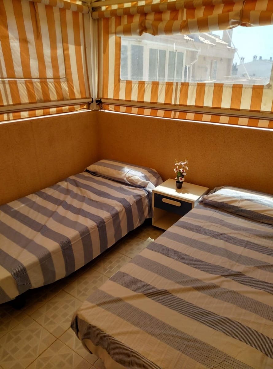 Bungalow de 4 habitaciones en Santa Pola en alquiler vacacional con piscina - 560 € (Ref: 9367897)