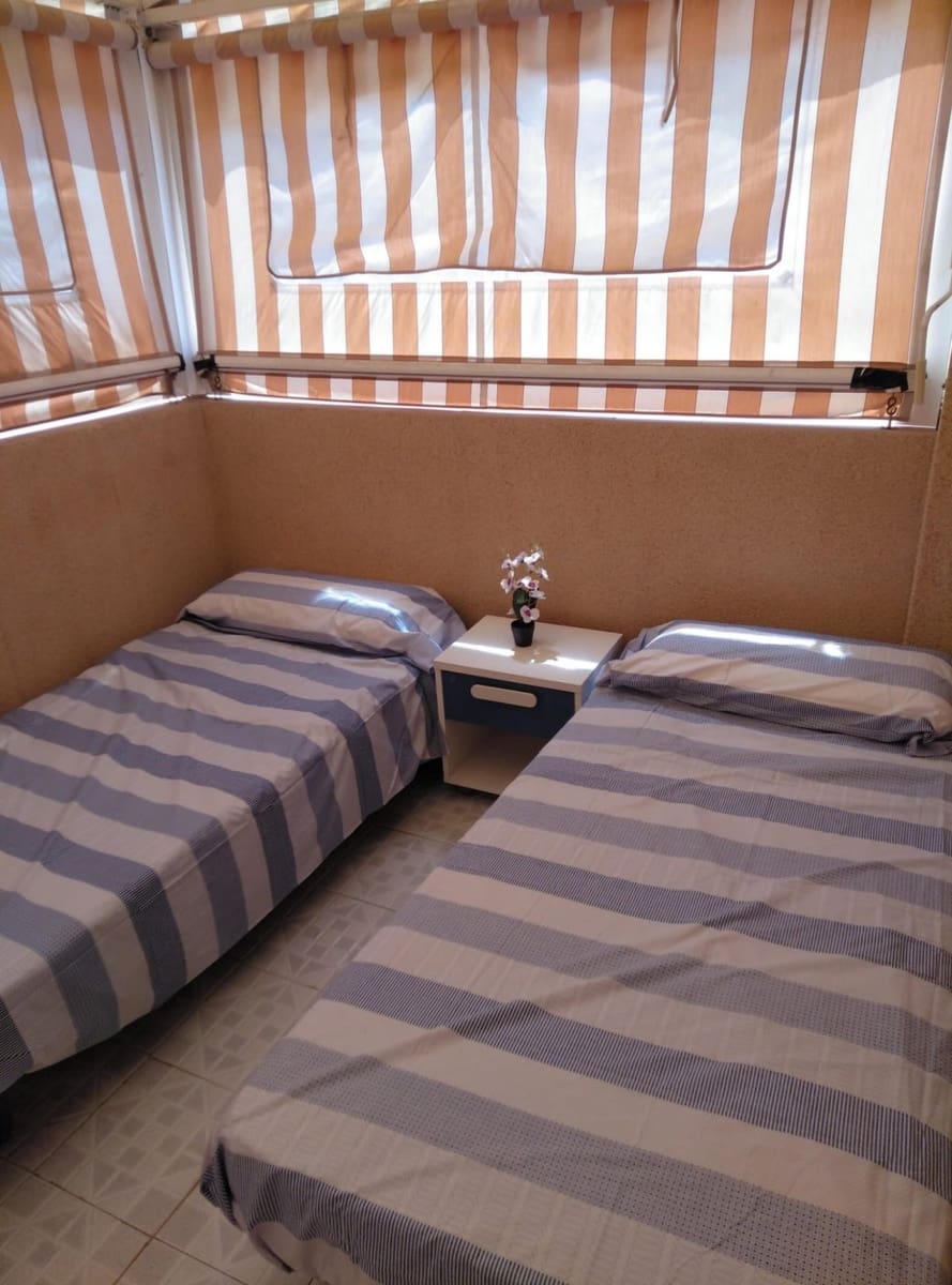 Bungalow de 4 habitaciones en Santa Pola en alquiler vacacional con piscina - 560 € (Ref: 9367897)