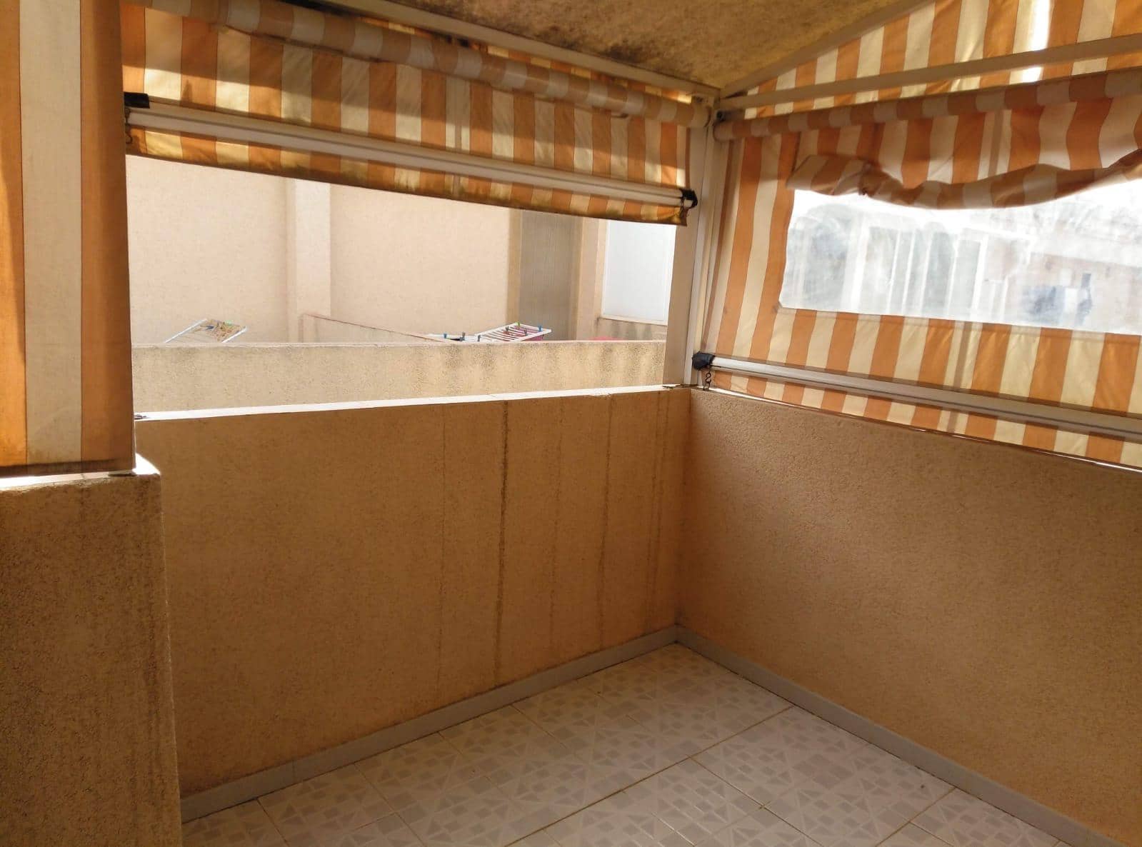 Bungalow de 4 habitaciones en Santa Pola en alquiler vacacional con piscina - 560 € (Ref: 9367897)