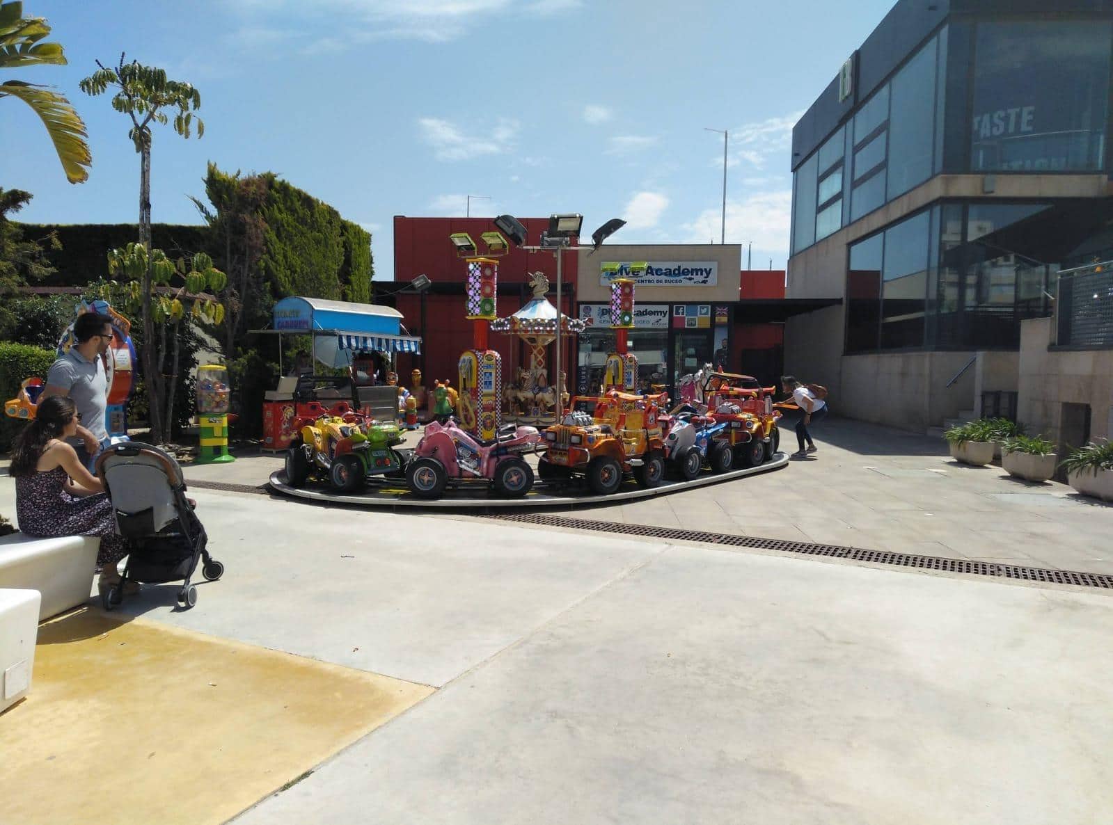 Bungalow de 4 habitaciones en Santa Pola en alquiler vacacional con piscina - 560 € (Ref: 9367897)