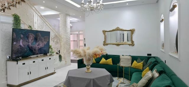 4 bedroom Townhouse for sale in Elche / Elx with garage - € 330,000 (Ref: 9406728)