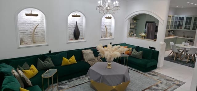 4 bedroom Townhouse for sale in Elche / Elx with garage - € 330,000 (Ref: 9406728)