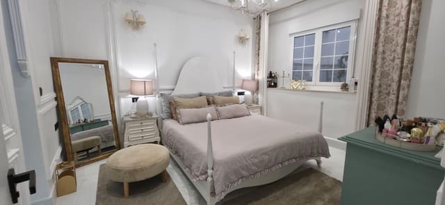 4 bedroom Townhouse for sale in Elche / Elx with garage - € 330,000 (Ref: 9406728)