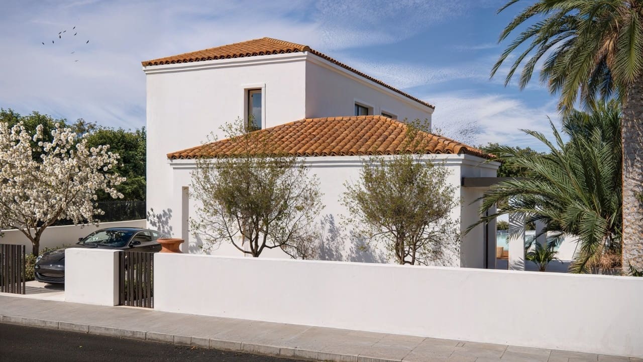 4 bedroom Villa for sale in La Romana with pool garage - € 673,000 (Ref: 10050459)