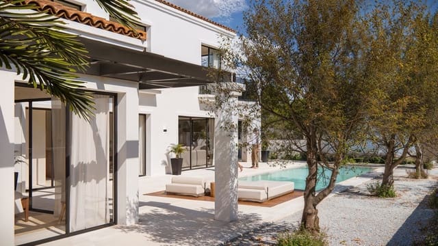4 soverom Villa til salgs i La Romana med svømmebasseng garasje - € 673 000 (Ref: 10050459)