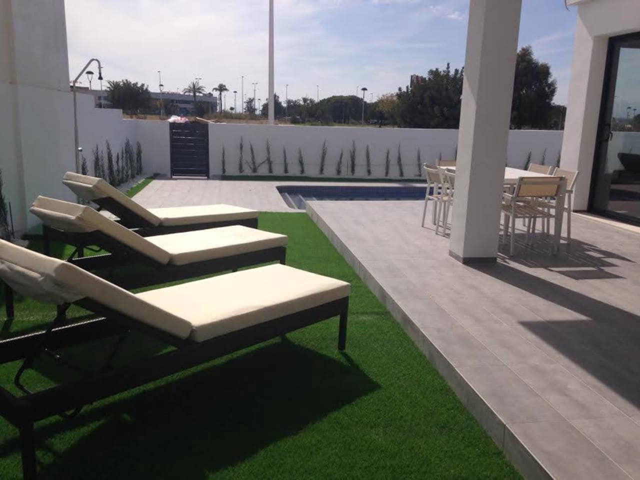 3 Zimmer Villa zu verkaufen in La Romana mit Pool Garage - 379.900 € (Ref: 9804916)