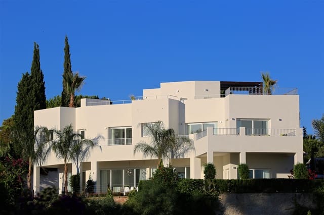 4 soveværelse Villa til salg i El Rosario, Marbella med swimmingpool garage - € 2.500.000 (Ref: 9322817)