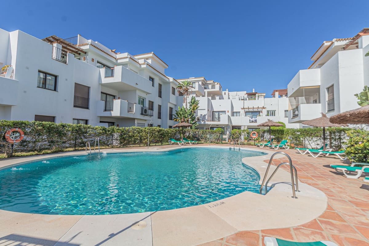 2 bedroom Apartment for sale in La Alcaidesa with pool garage - € 295,000 (Ref: 10000468)