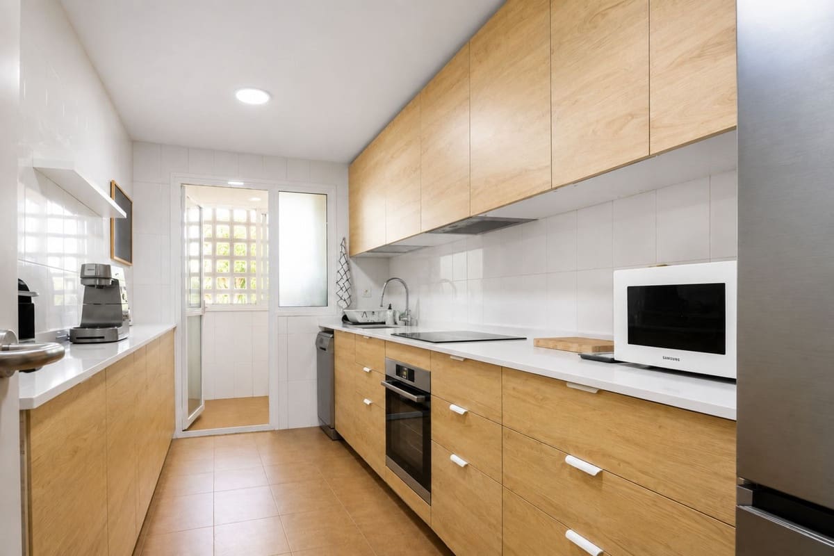 2 bedroom Apartment for sale in La Alcaidesa with pool garage - € 295,000 (Ref: 10000468)