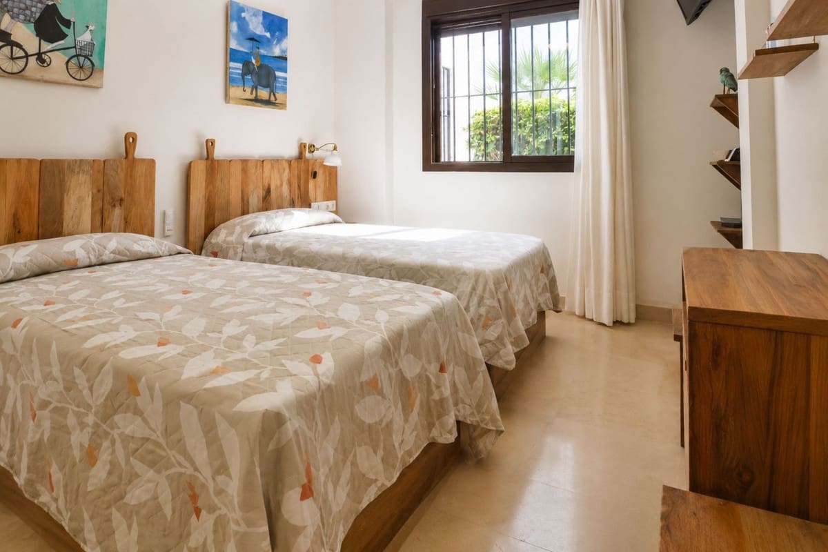 2 bedroom Apartment for sale in La Alcaidesa with pool garage - € 295,000 (Ref: 10000468)