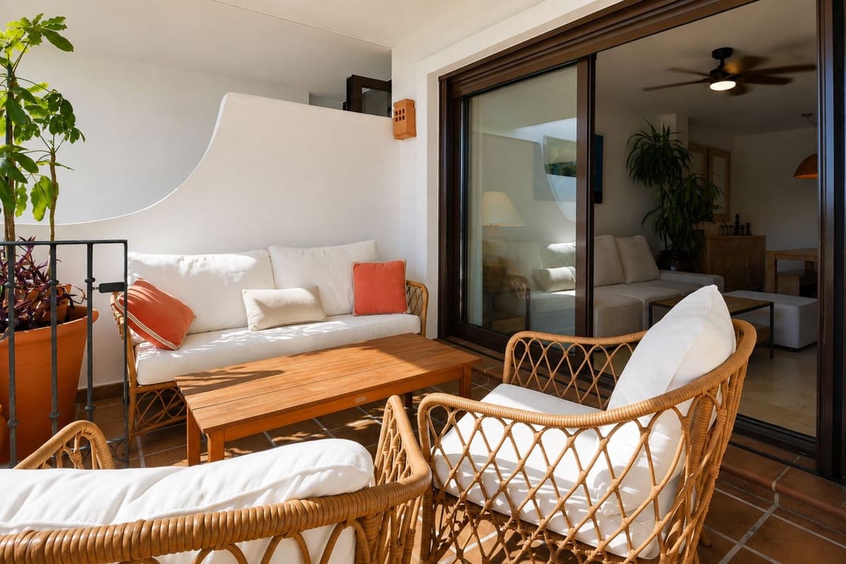 2 bedroom Apartment for sale in La Alcaidesa with pool garage - € 295,000 (Ref: 10000468)