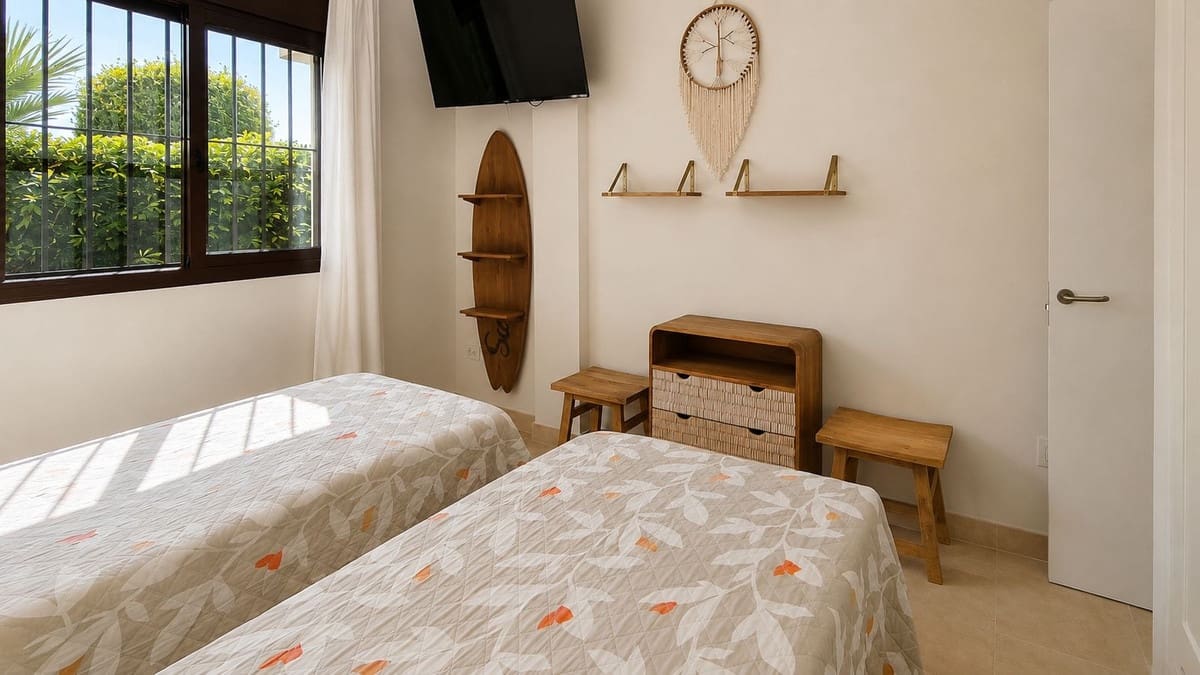 2 bedroom Apartment for sale in La Alcaidesa with pool garage - € 295,000 (Ref: 10000468)