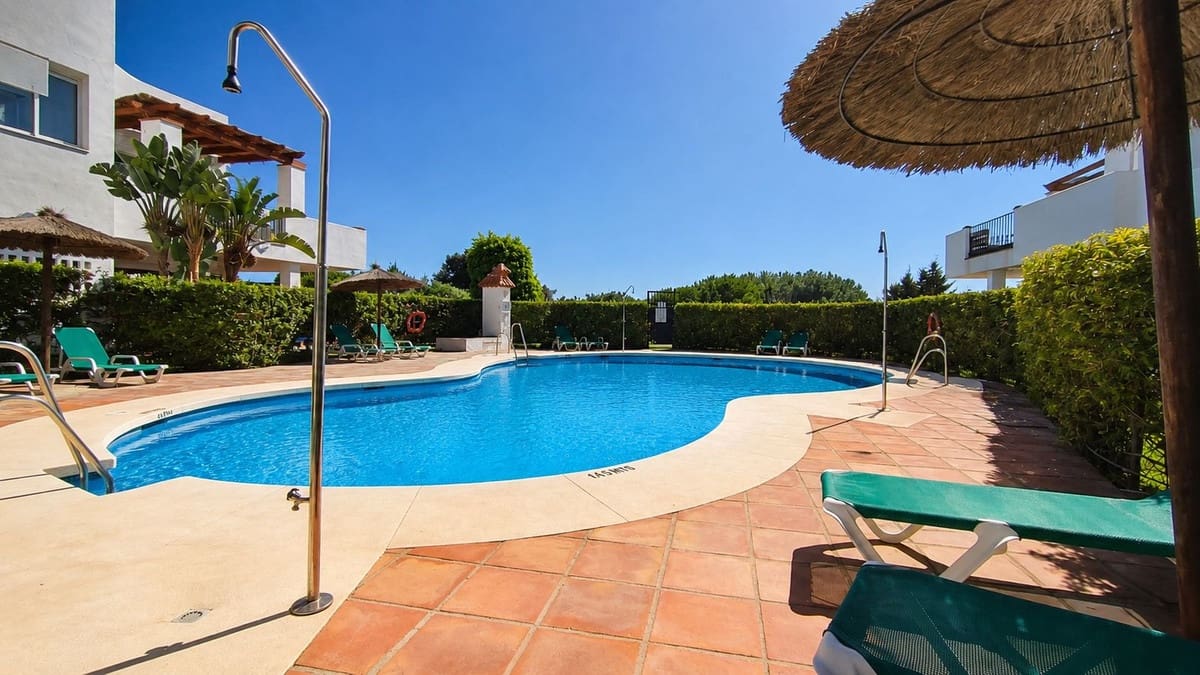 2 bedroom Apartment for sale in La Alcaidesa with pool garage - € 295,000 (Ref: 10000468)