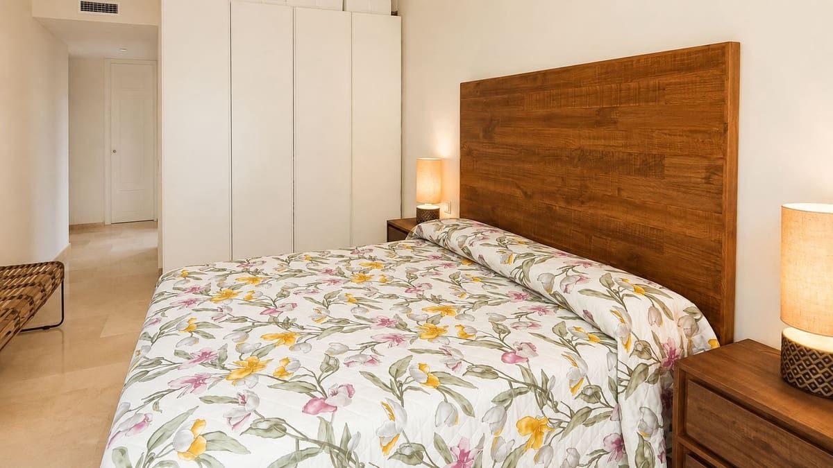 2 bedroom Apartment for sale in La Alcaidesa with pool garage - € 295,000 (Ref: 10000468)