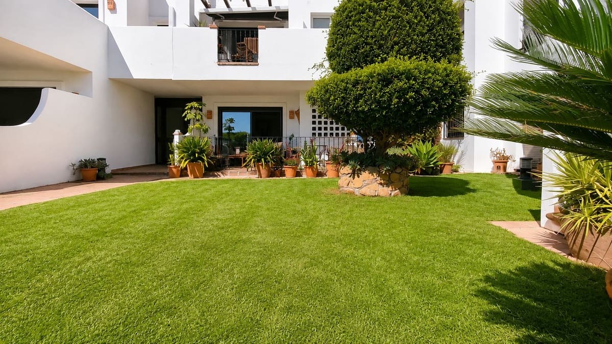 2 bedroom Apartment for sale in La Alcaidesa with pool garage - € 295,000 (Ref: 10000468)
