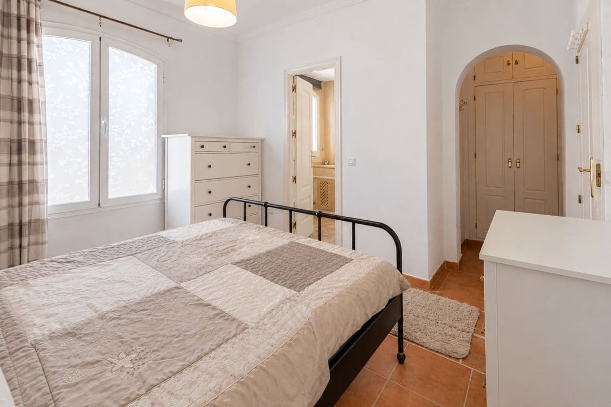 3 bedroom Townhouse for sale in La Alcaidesa with pool garage - € 325,000 (Ref: 10004583)