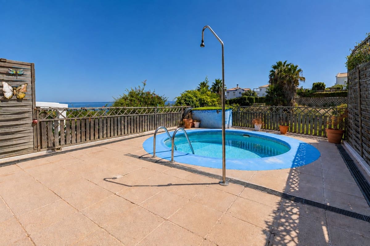 3 bedroom Townhouse for sale in La Alcaidesa with pool garage - € 325,000 (Ref: 10004583)